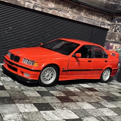 BMW 318is Clase II 1/18 UT Modelos Personalizados con Ruedas BBS Clase FIA Foto 1 de 4