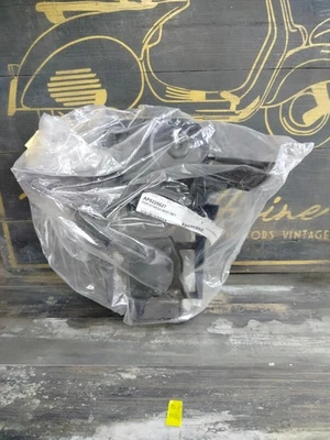 TO-R3114 - PORTATARGA NERO METALLIZZATO APRILIA SR 50 2000-2012 - AP8226627 - Immagine 1 di 4