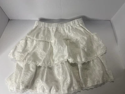 Wdirara Teen’s Eyelet Embroidery Lace Ruffle Hem HWaisted Mini Skirt 2XS New - Image 1 of 4