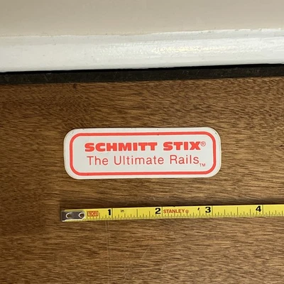 Pegatina De Colección Años 80 Schmitt Stix Skateboards The Ultimate Rails En Rojo Nuevo de Lote Antiguo Foto 1 de 2