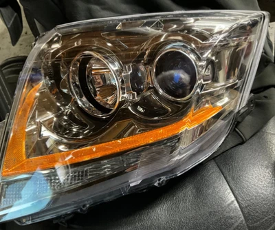 2008-2014 CADILLAC CTS RH PASSENGER HALOGEN HEADLIGHT HEADLAMP OEM NEW LENS - Image 1 of 4