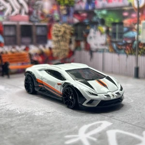 Hot Wheels LAMBORGHINI HURACAN 1:64 Diecast Model Car - Excellent Condition - Picture 1 of 6