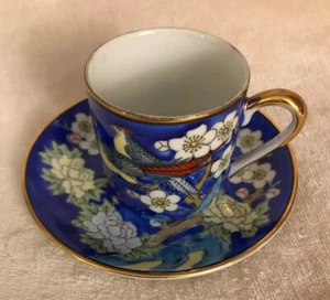 Set tazze e piattini Imari blu vintage giapponesi dipinti a mano, fiori, uccellini - Foto 1 di 12