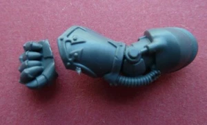NEW Chaos Marines Terminator LEFT POWER FIST (A) - Bits - 40K - Picture 1 of 1