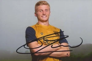 BRISTOL CITY: TAYLOR MOORE SIGNED 6x4 PORTRAIT PHOTO + COA - Bild 1 von 1