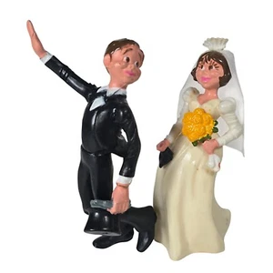 Vintage Cake Topper Wedding Bride Groom Run Away Wilton 1316-9520 1972 Hong Kong - Picture 1 of 13