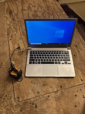 Ultraligero 13” Samsung Serie 9 NP900X3L i5-6200U 8GB RAM SSD 13.3” TAL CUAL repuestos Foto 1 de 4