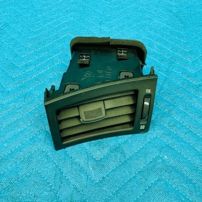 2011–2019 Infiniti M56 M37 Q70 Front Left Dashboard Air Vent Grille OEM 687611MA - Изображение 1 из 4