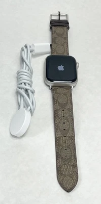 Apple Watch Serie 9 GPS + Celular con Correa Coach Foto 1 de 4