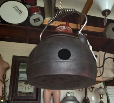 Старинный чугунный чайник чайник перепрофилированный в скворечник для полостных носилок - Изображение 1 из 4