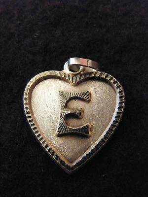 Pendente A Cuore In Argento Placcato Con Lettera E 2 Cm - Immagine 1 di 2