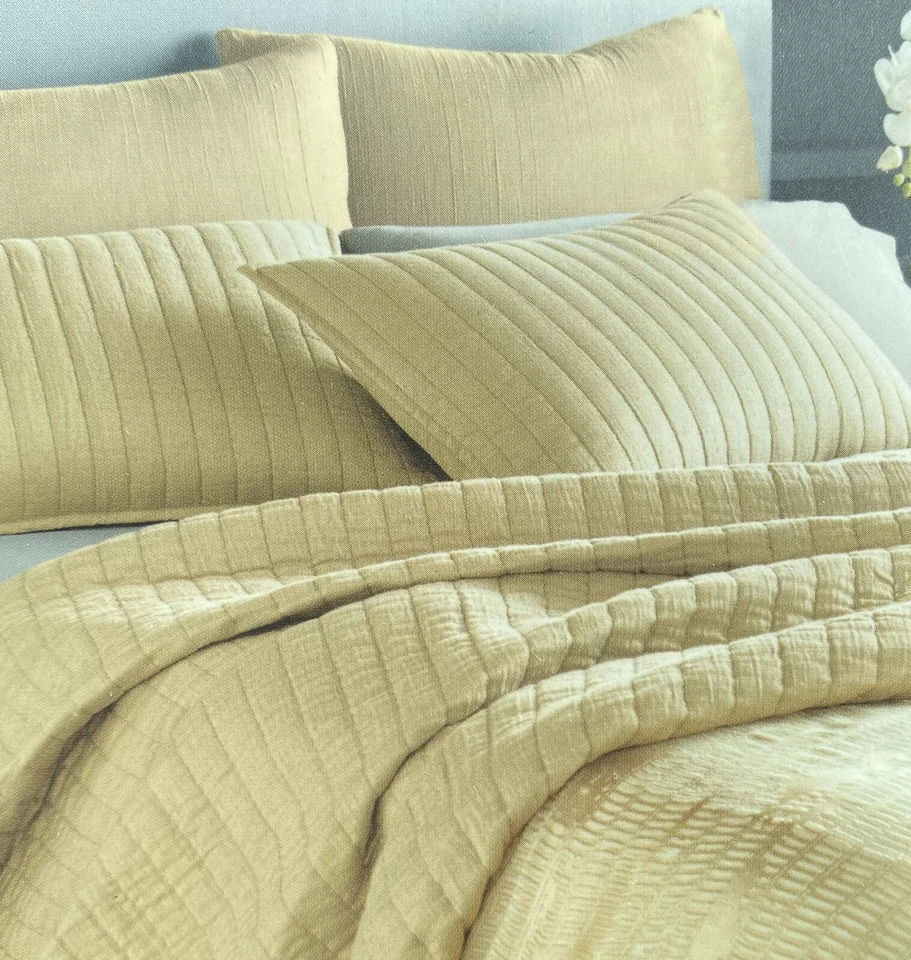 Donna Karan 金色休闲豪华被子 Euro Sham 枕套 — 第 1/1 张图片