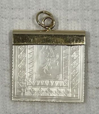 古董中国珍珠母游戏赌博柜台芯片 14K 方形吊坠 — 第 1/4 张图片