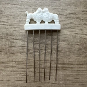 Vintage Glamour Lift White Poodles Pick Comb Kurtell & Company - Picture 1 of 5