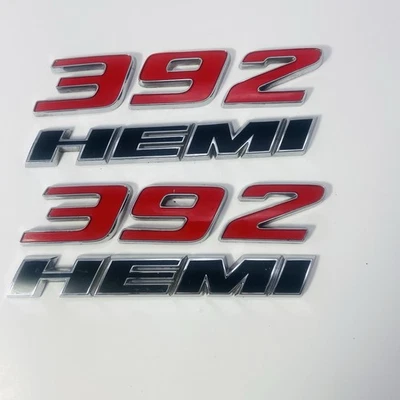 392 insignias HEMI emblemas Dodge Charger Challenger OEM conjunto de 2 negro/rojo/cromo Foto 1 de 2