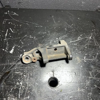 Soporte de montaje de bomba de dirección asistida Nissan 350Z Infiniti G35 2003-2006 OEM Foto 1 de 3