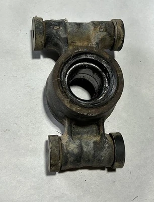 09-18 Suzuki King Quad 500 & 750 Oem Rear Back Left Right Knuckle Axle Carrier - Image 1 of 4