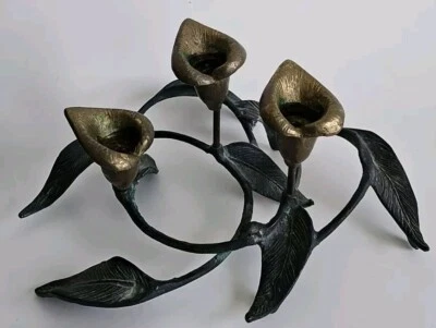 Candelabro bajo de latón Cala Lily dorado Verdigris Jack Housman? Floral Foto 1 de 4