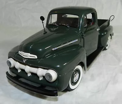 Nuevo en caja - camioneta Ford F-1 1951 Danbury como nueva con certificado de autenticidad - escala 1:24 Foto 1 de 4