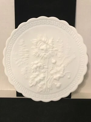 VINTAGE IMPERIAL GLASS EMBOSSED MUM FLORAL BISQUE MILK GLASS PLATE 10-1/4 SIGNED - image 1 of 4