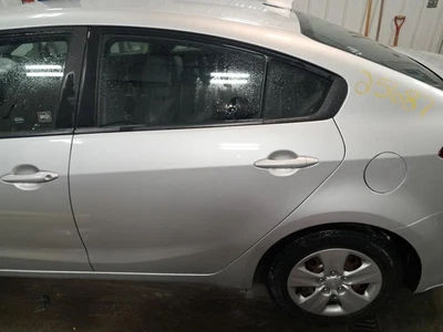 Conjunto de porta traseira esquerda usado lateral traseira serve: 2018 Kia Forte Sedan traseira esquerda grau - Imagem 1 de 4