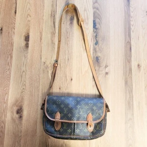 LOUIS VUITTON Monogram Gibeciere MM Shoulder Bag M42247 LV Auth F/S Rare - Picture 1 of 7