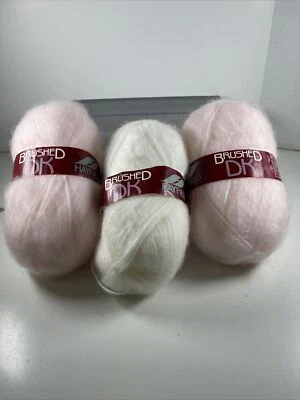 NUEVO STOCK ANTIGUO Lote de 3 madejas Hayfield hilo DK cepillado 100 g ROSA BEBÉ/MARFIL Foto 1 de 4