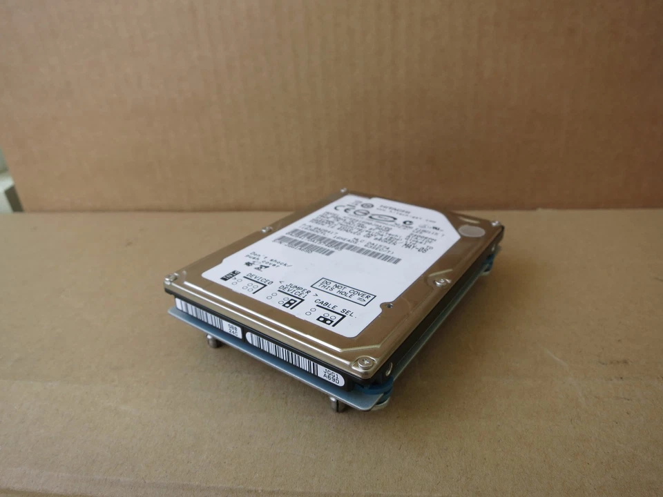Disco duro interno Hitachi HGST Travelstar 5400 RPM 80 GB 2,5" HTS541680J9AT00 0A28417 Foto 1 de 1