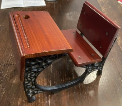 American Girl Doll Pleasant Company Samantha Escritorio Escolar Hierro Fundido Madera Retirada Foto 1 de 4