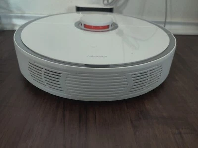 WHITE ROBOROCK S501 VACUMM USED WORKS WELL LOVED - Image 1 of 4