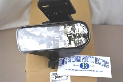 1999-2002 GMC Sierra 2000-2006 GMC Yukon LH Driver Fog Lamp new OEM 19433557 - Image 1 of 4