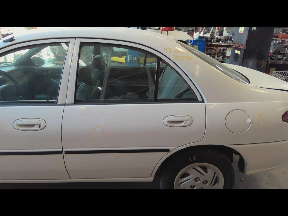 Used Rear Left Door Assembly Rear Side fits: 1998 Ford Escort Sdn manual Rear Le Foto 1 de 4