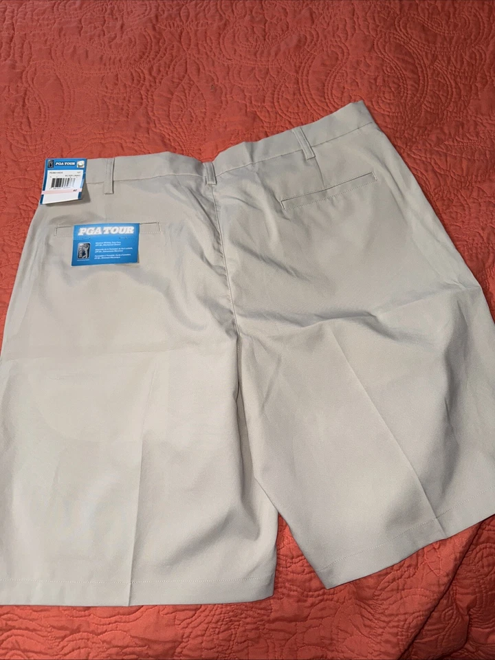 PGA TOUR PANTALONES CORTOS DE GOLF PARA HOMBRE FRENTE PLANO TALLA 40 FORRO PLATEADO PRECIO DE VENTA SUGERIDO POR EL FABRICANTE $55 NUEVOS CON ETIQUETAS Foto 1 de 2