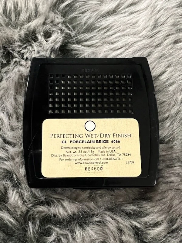 Beauticontrol Perfecting Wet Dry Finish CL Porcelain Beige* 6066 •NEW• P1 Founda - Image 1 of 4
