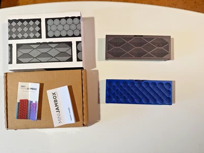 LOTE de 2 JAMBOX MINI's - NEGRO (NUEVO) Y AZUL SOFTWARE ACTUALIZADO CON SONIDO ESTÉREO! Foto 1 de 2