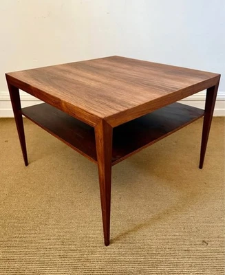 Mesa auxiliar/centro cuadrada danesa de palisandro Severin Hansen para Haslev años 60 Foto 1 de 2