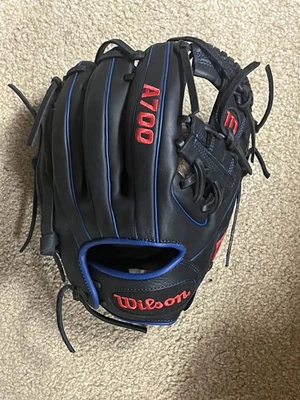 ⚾ 全新 Wilson A700 11.25 英寸棒球手套 - 专业库存皮革 - H-Web 右握 — 第 1/3 张图片