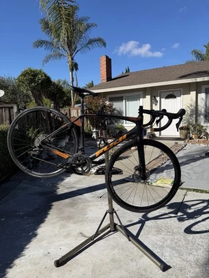 2020 54cm Fuji Gran Fondo 1.5 Road Bike Carbon Fiber Disc Brakes Shimano 105 - Image 1 of 4