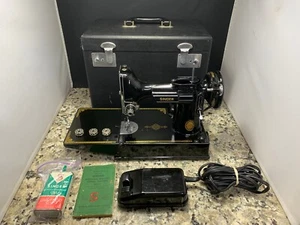1952 SINGER FEATHERWEIGHT 221-1 NÄHMASCHINE & HÜLLE - Bild 1 von 22
