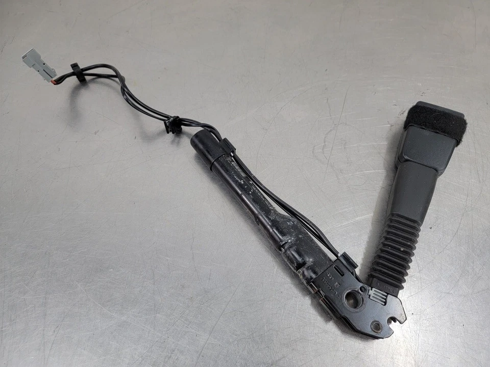 06-13 BMW E90 E92 3 SERIES 328i 335i FRONT RIGHT PASSENGER SEAT BELT BUCKLE OEM - Image 1 of 4