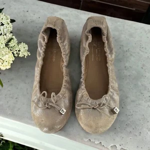 DONALD PLINER Dance Beige & Silver Leather Ballet Flats Size 7.5 M - Picture 1 of 9