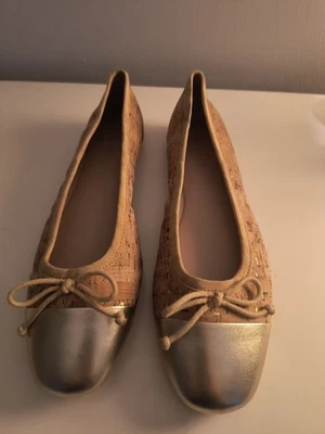 Nuevo Talbots Blaine Puntera Metálica Suave Corcho Ballet Plano Talla 10M Foto 1 de 4