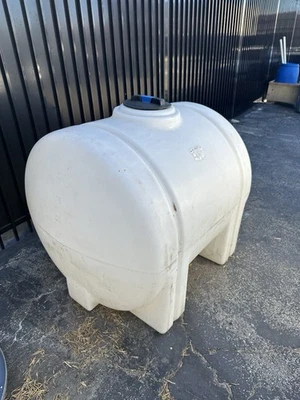 Tanque de almacenamiento de agua de 225 galones diseñado camiones/camas - ¡usado pero retiene agua!  Con tapa Foto 1 de 4