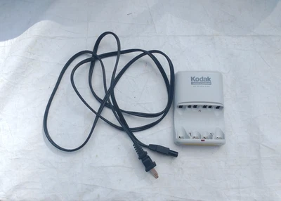Kodak K6100 NI-MH Battery Charger for AA AAA Batteries 1 Hour Charger - Image 1 of 4
