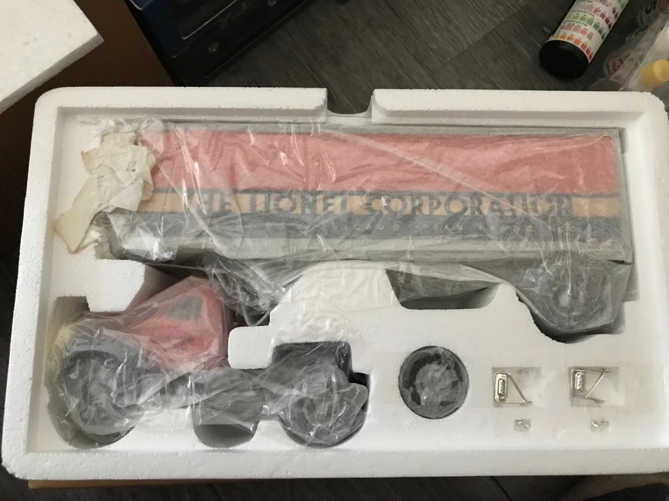 First Gear 60 1960 Mack Model B-61 Tractor & Trailer Lionel Trains 19-0116 1:34 - Image 1 of 4