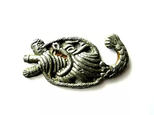 Antiguo corpiño gancho de cierre Jonás y la ballena, siglo XVIII antiguo Cloth Fastener - Imagen 1 de 2