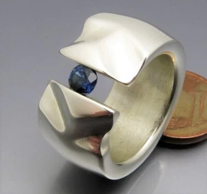 REIF-DESIGN - MARKANTER SAFIR SPANNRING - UNIKAT AUS EIGENER GOLDSCHMIEDE - Bild 1 von 6