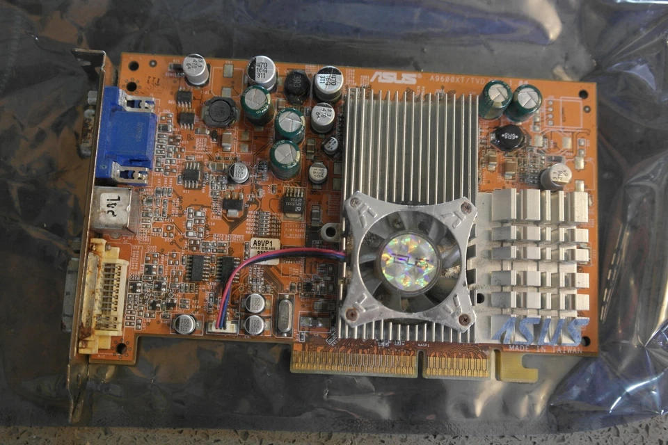 ASUS A9600XT Ati Radeon 9600 XT 128 MB AGP DVI A-video VGA graphics card - Image 1 of 4