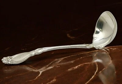 Cucharón de sopa ornamentado vintage Holmes & Edwards Chalon Chatsworth cuchara con monograma Foto 1 de 4