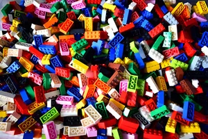 LEGO Ladrillos 2x4 x 100 piezas - Colores Mixtos - Parte 3001 - Ciudad, Amigos, Star Wars - Imagen 1 de 5